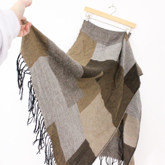 *Le Chateau Brown Plaid Scarf - Picture 1 of 3